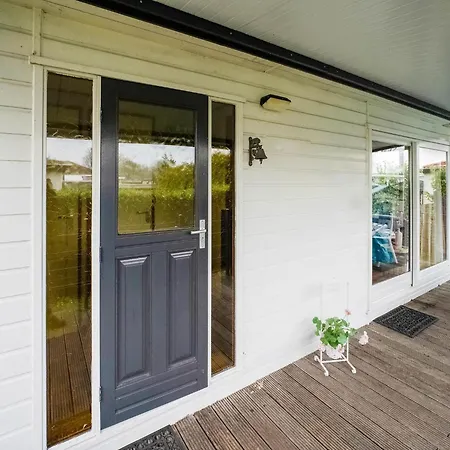 In With Terrace, Cleaning Included Chalet